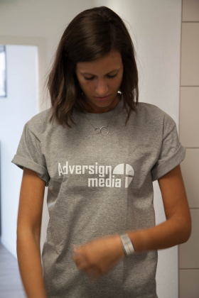 Julia is Adversign Fan