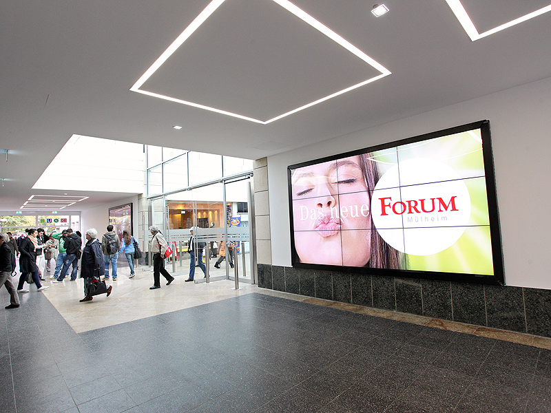 shopping-mall-video-wall
